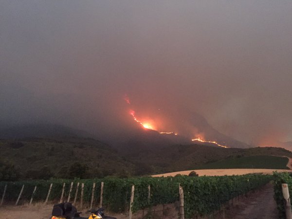 Incêndio nos vinhedos da África do Sul